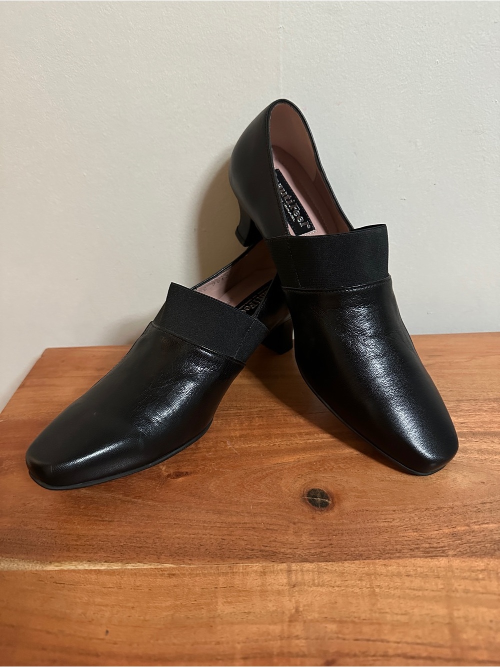 BeautiFeel Black Leather Slip-On Low Heel Pump with Elastic Vamp size 6
